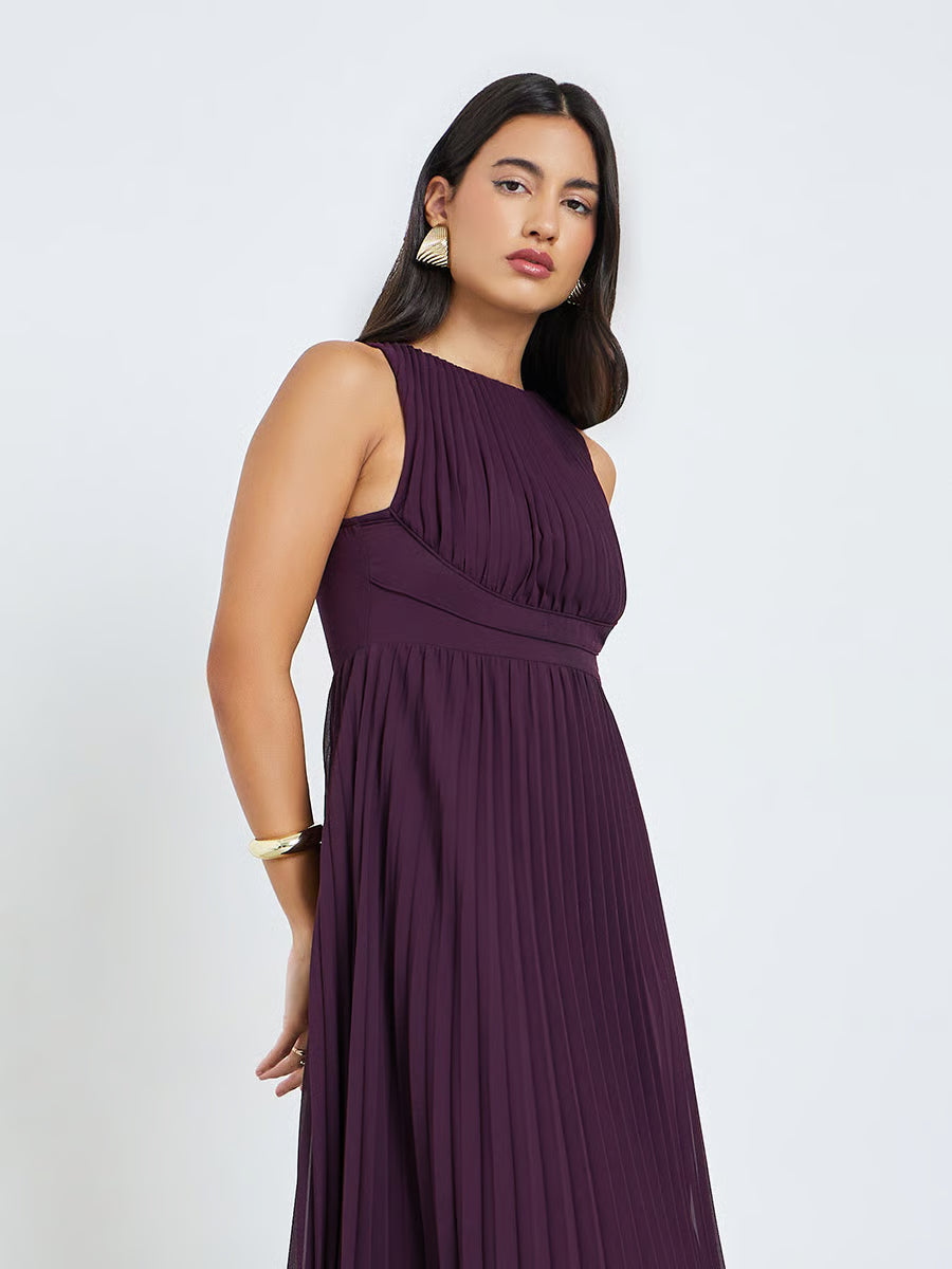 Maroon Pleated Sleeveless Maxi Dress