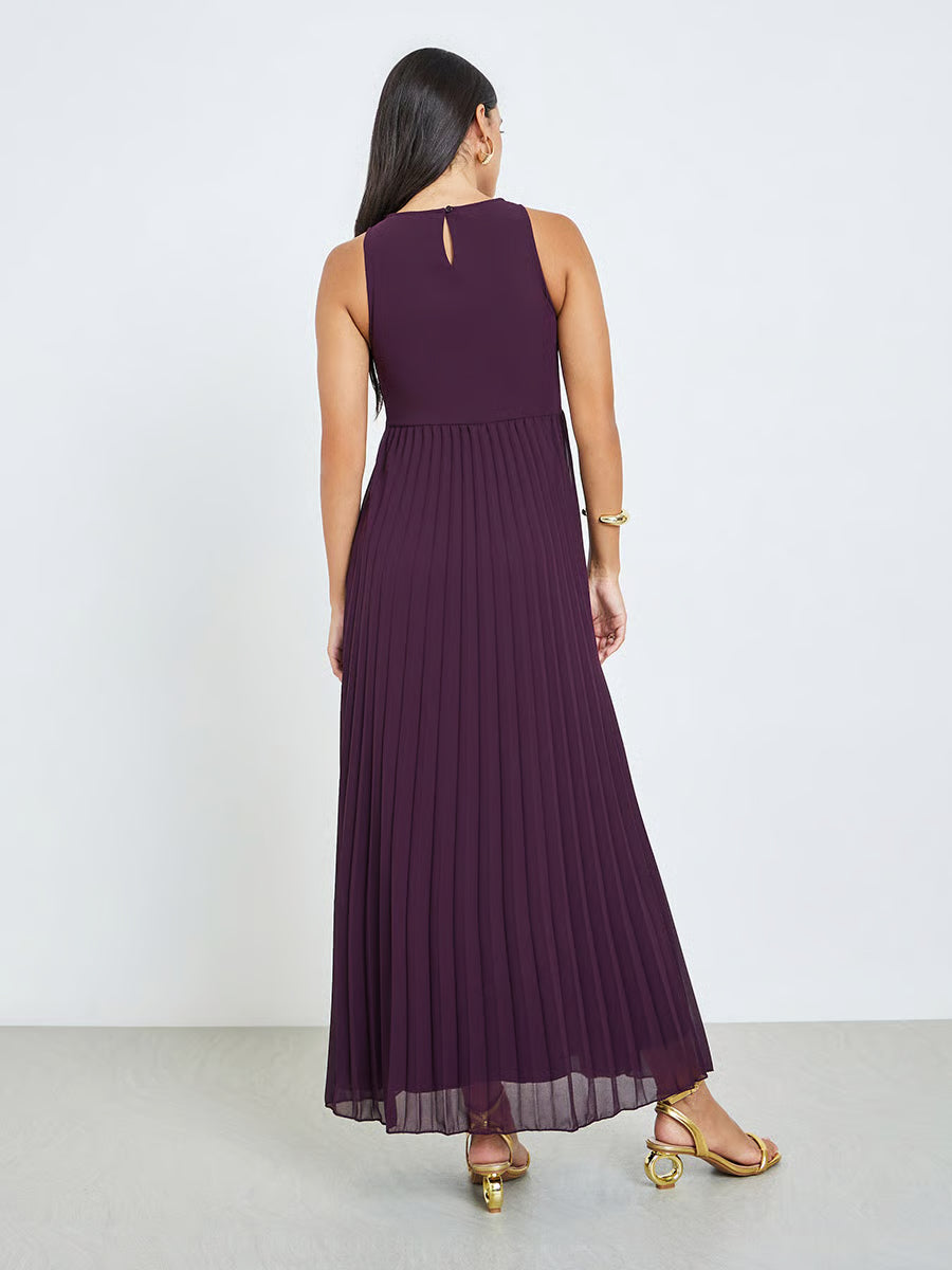 Maroon Pleated Sleeveless Maxi Dress